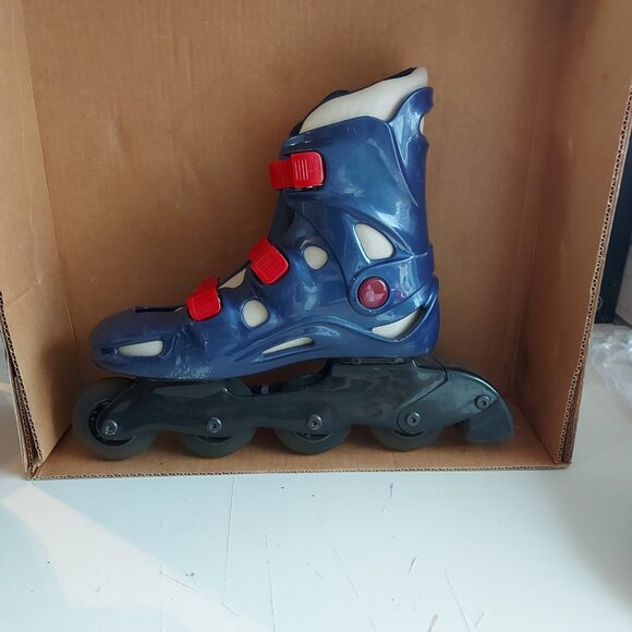 Roller Blades CCM Inlines Men's - Size 8 - Lazer SR and Protective Gear - Picture 5 of 12